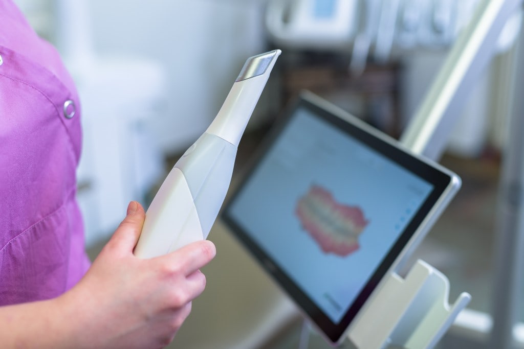Moderner 3D-Scanner für die unsichtbare Zahnspange