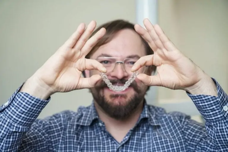 Dr. Jörg Hannesschläger mit Zahnspange