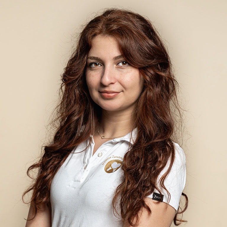 Jevin Hasso ist Dental Assistant.
